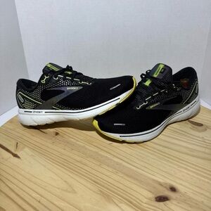 Brooks Black and green Running Shoes